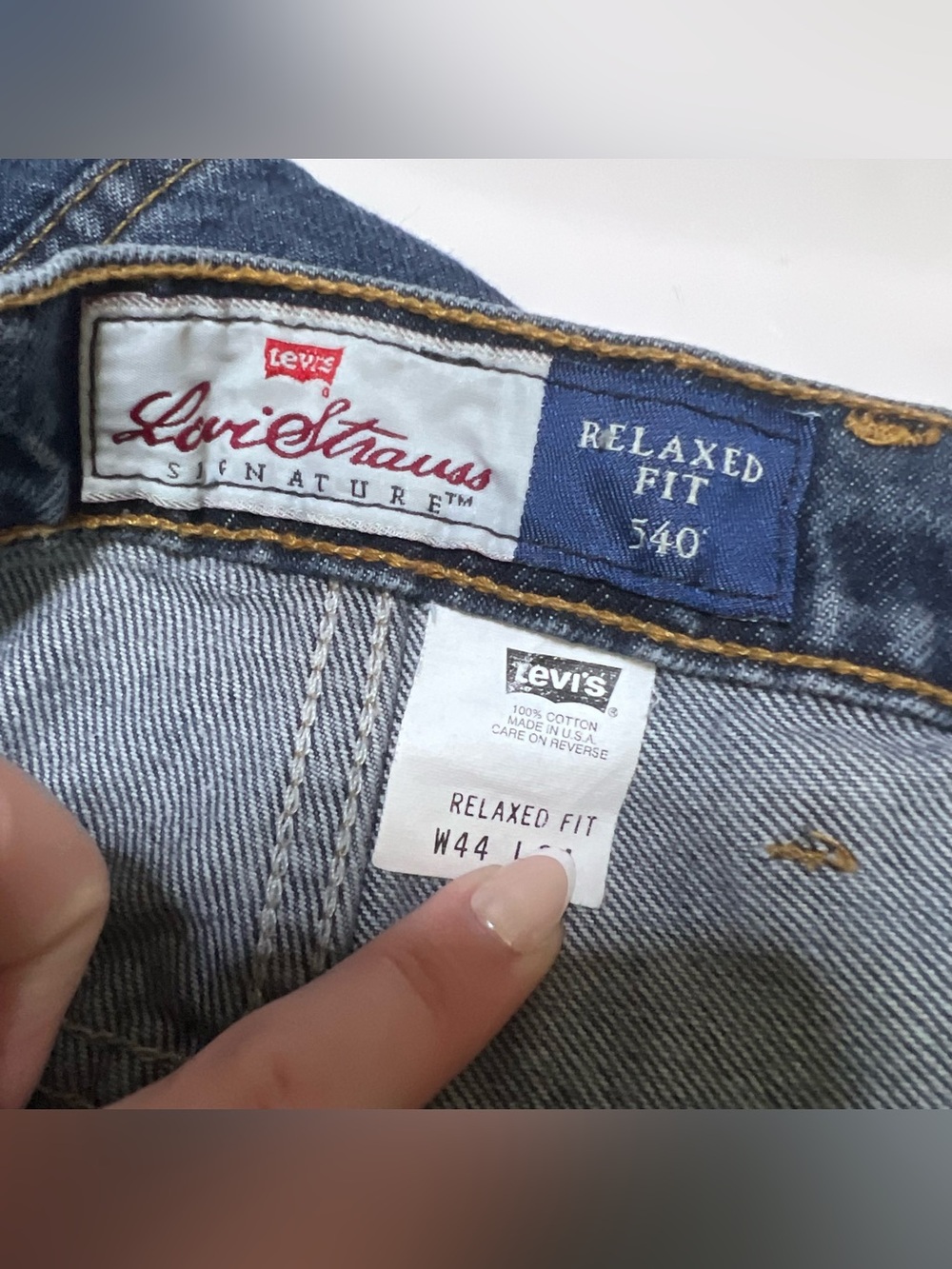 Vintage 1995 Levi's Men's Relaxed Fit Dark Blue Denim Jeans (Gold Tab) - Picture 4 of 9